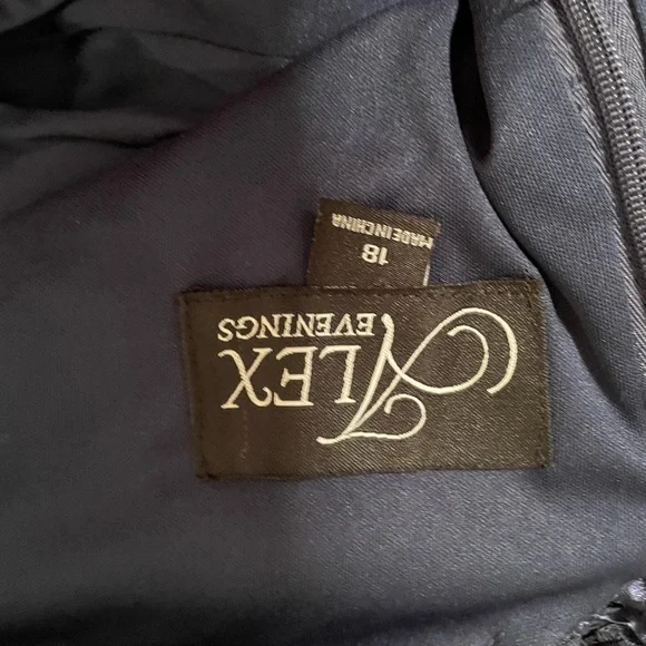 Alex
Evenings
Embellished
Gown Dress size 12 14 Navy Blue or 14P petite - Picture 6 of 16